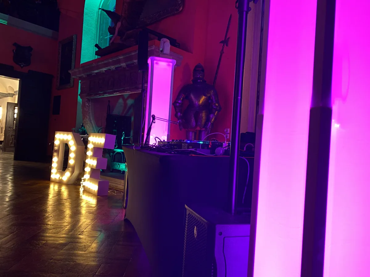 DJ-Ambiente im Rittersaal auf Burg Namedy