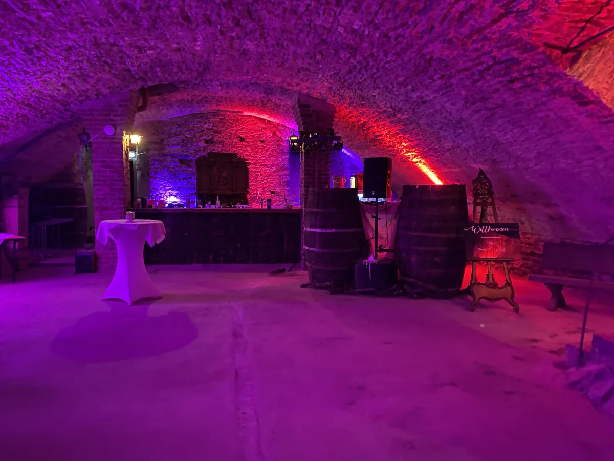 Ambiente-Licht im Weinkeller von Schloss Arenfels